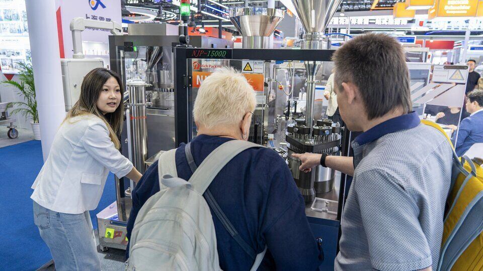 On-site discussions of the NJP-1500D automatic capsule filling machine