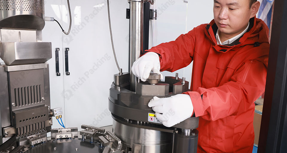 วิธีทำความสะอาดเครื่องบรรจุแคปซูลอัตโนมัติเต็มรูปแบบ